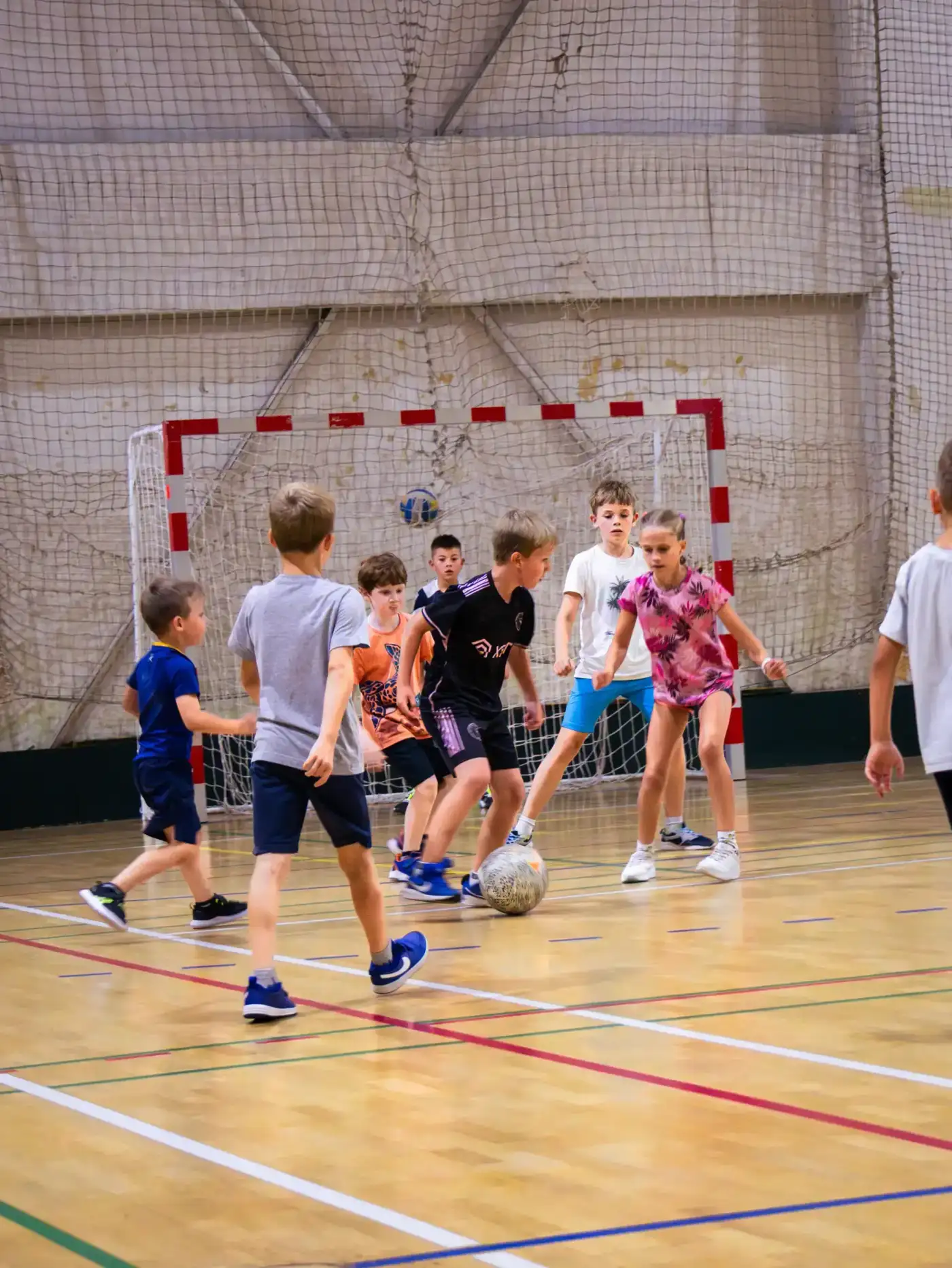 Slide image 2 - zábava a hry